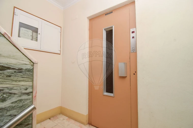 Apartamento T2 para Venda em Rio de Mouro Foto 21