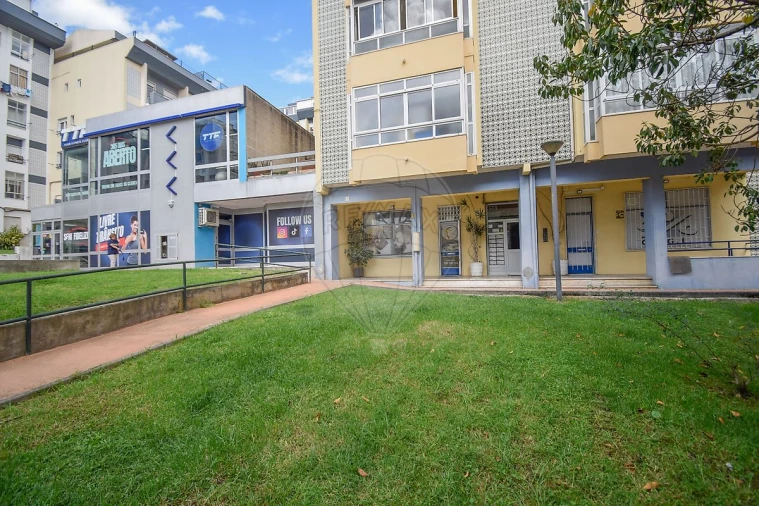 Apartamento T2 para Venda em Rio de Mouro Foto 24