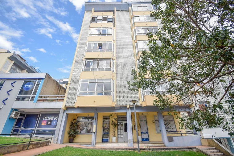 Apartamento T2 para Venda em Rio de Mouro Foto 23