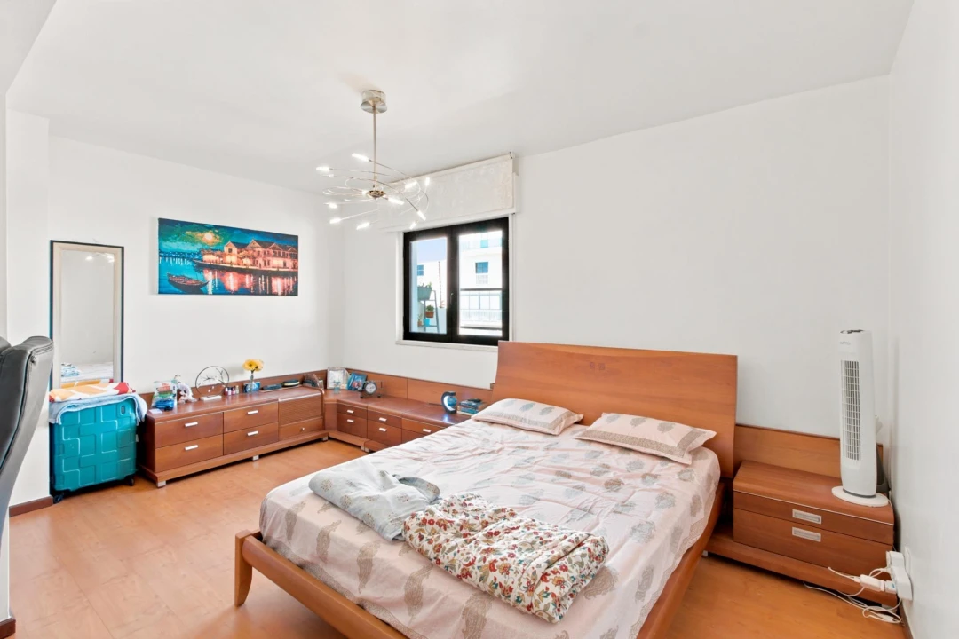 Apartamento T4 para Venda em Algueirão-Mem Martins Foto 14