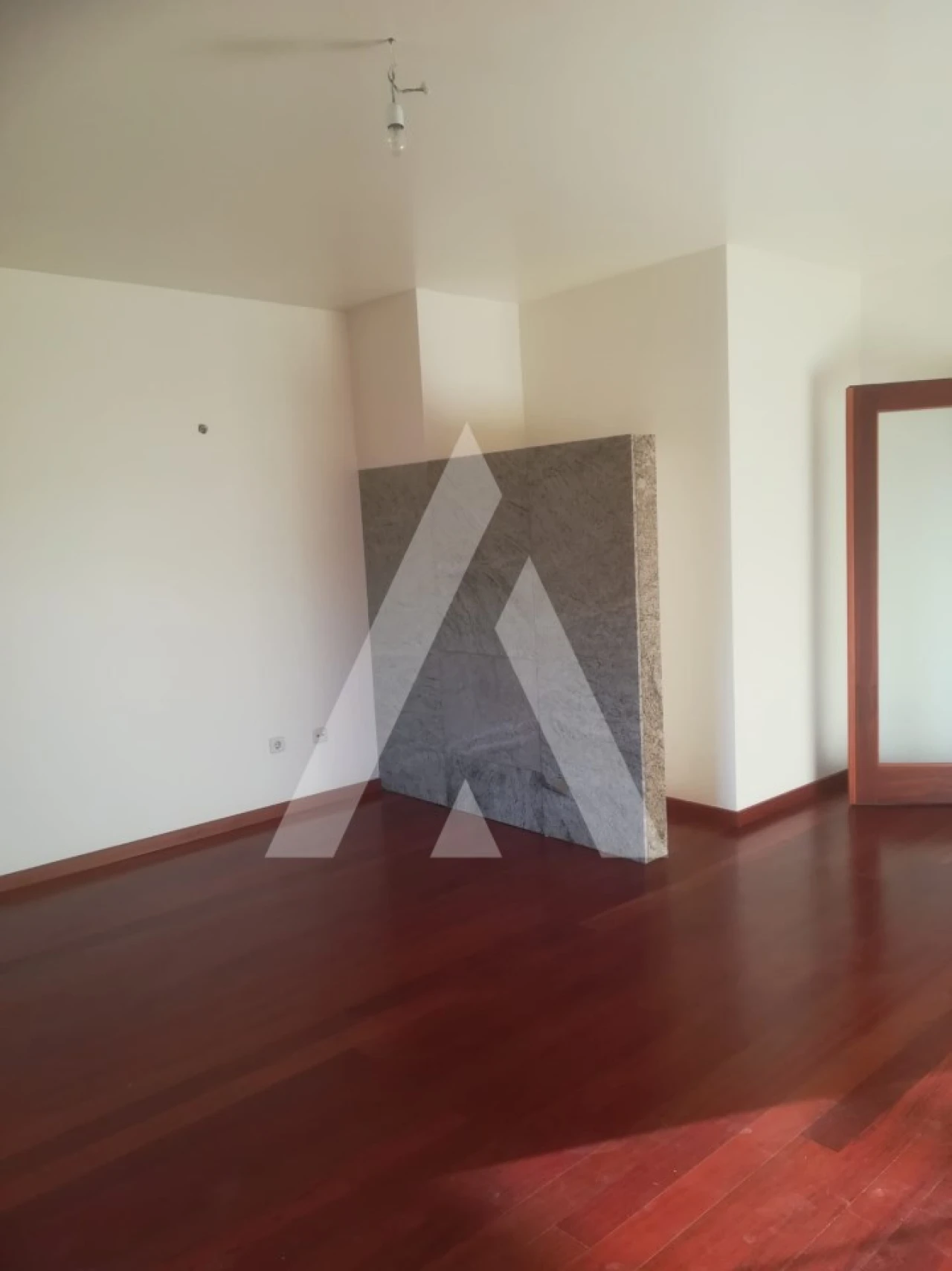 Apartamento T2 para Arrendamento em Darque Foto 4