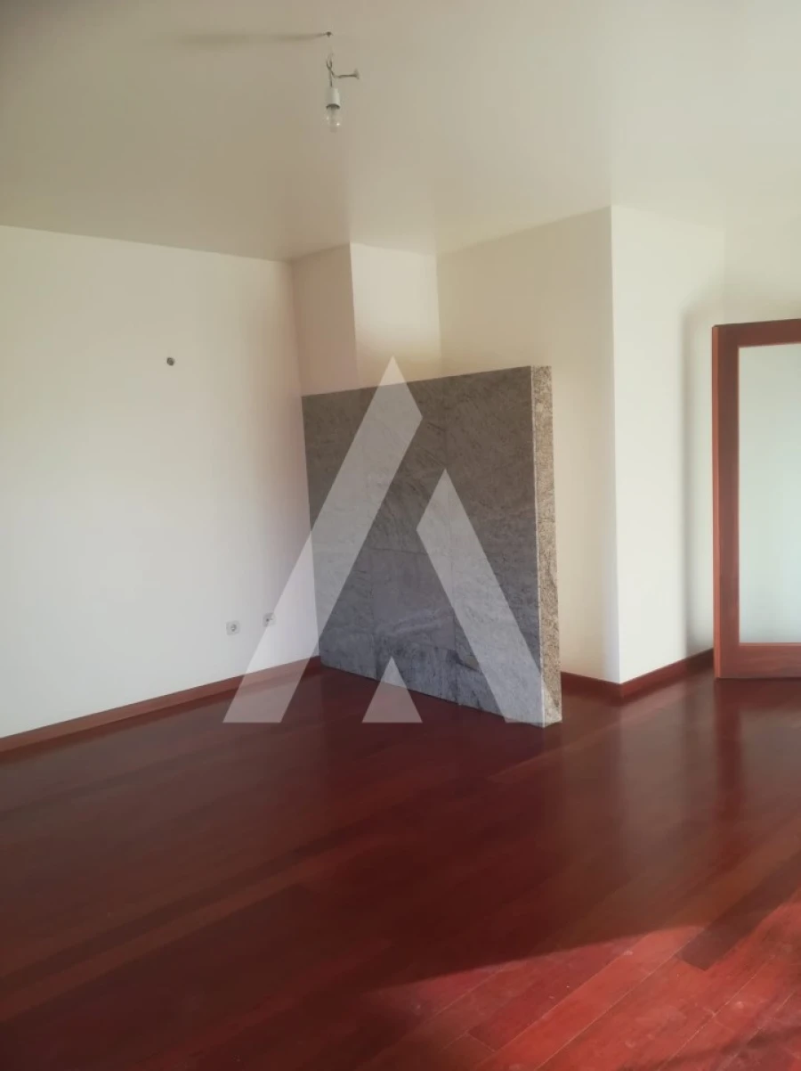 Apartamento T2 para Arrendamento em Darque Foto 4