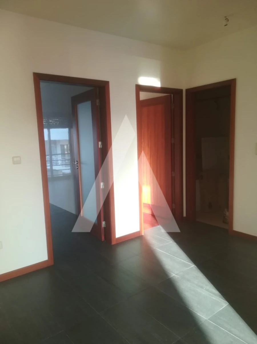 Apartamento T2 para Arrendamento em Darque Foto 8