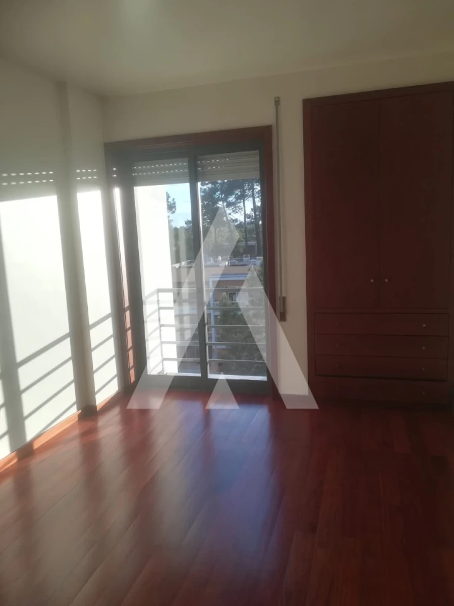Apartamento T2 para Arrendamento em Darque Foto 9
