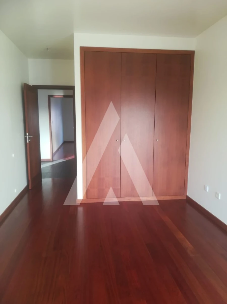 Apartamento T2 para Arrendamento em Darque Foto 11