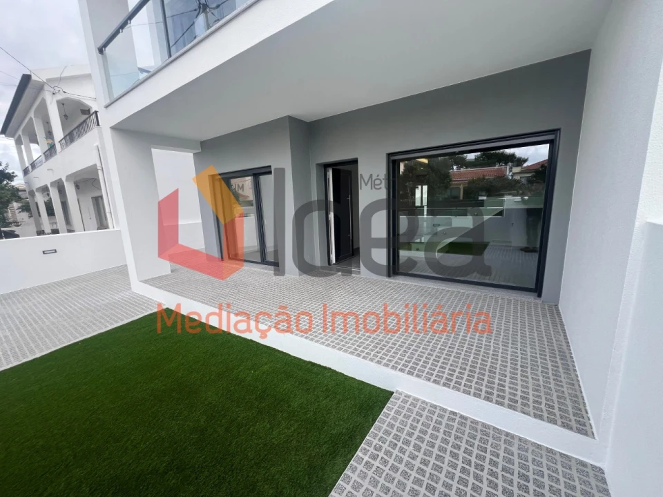 Moradia T3 para Venda em Fernao Ferro Foto 28