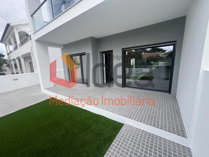 Moradia T3 para Venda em Fernao Ferro Foto 28