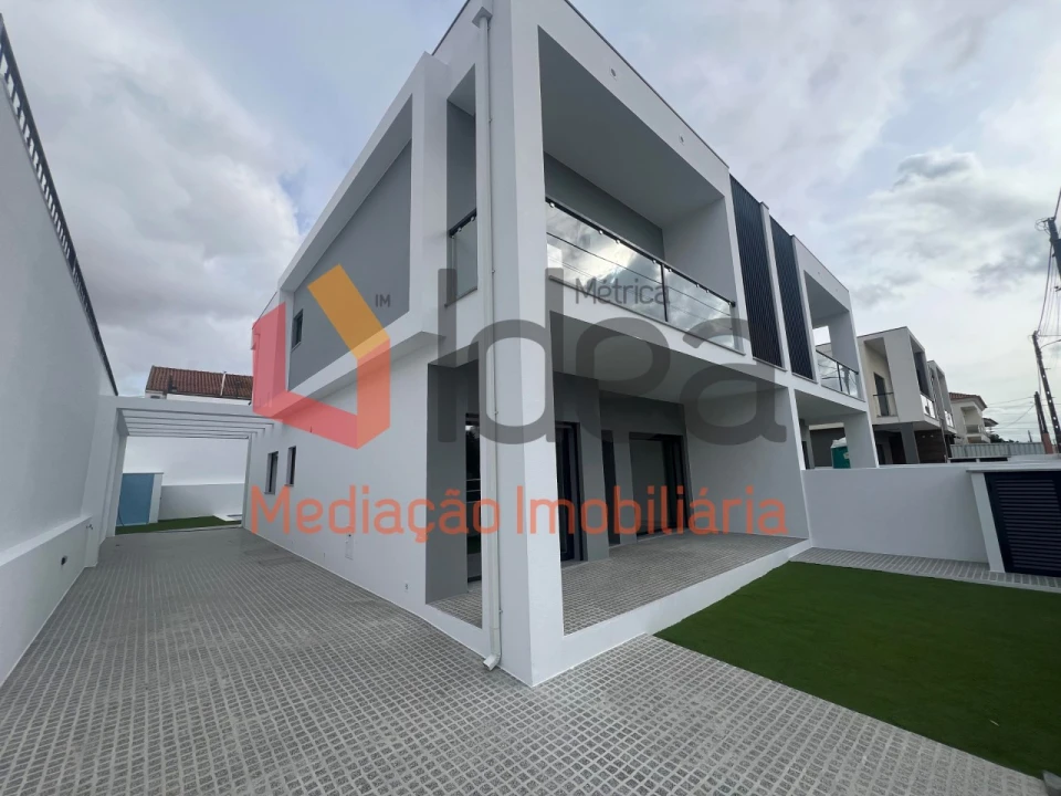 Moradia T3 para Venda em Fernao Ferro Foto 3