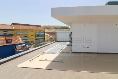 Moradia T5 para Venda em Ramada e Caneças