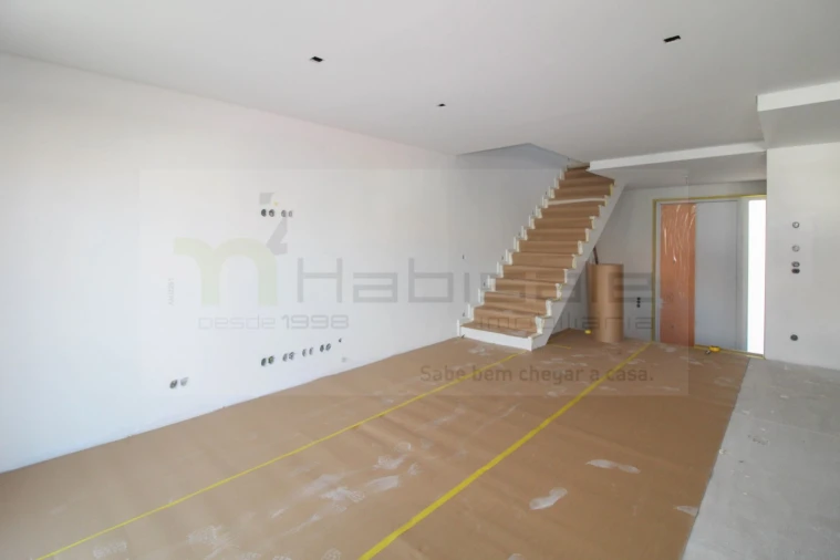 Moradia T5 para Venda em Ramada e Caneças Foto 4