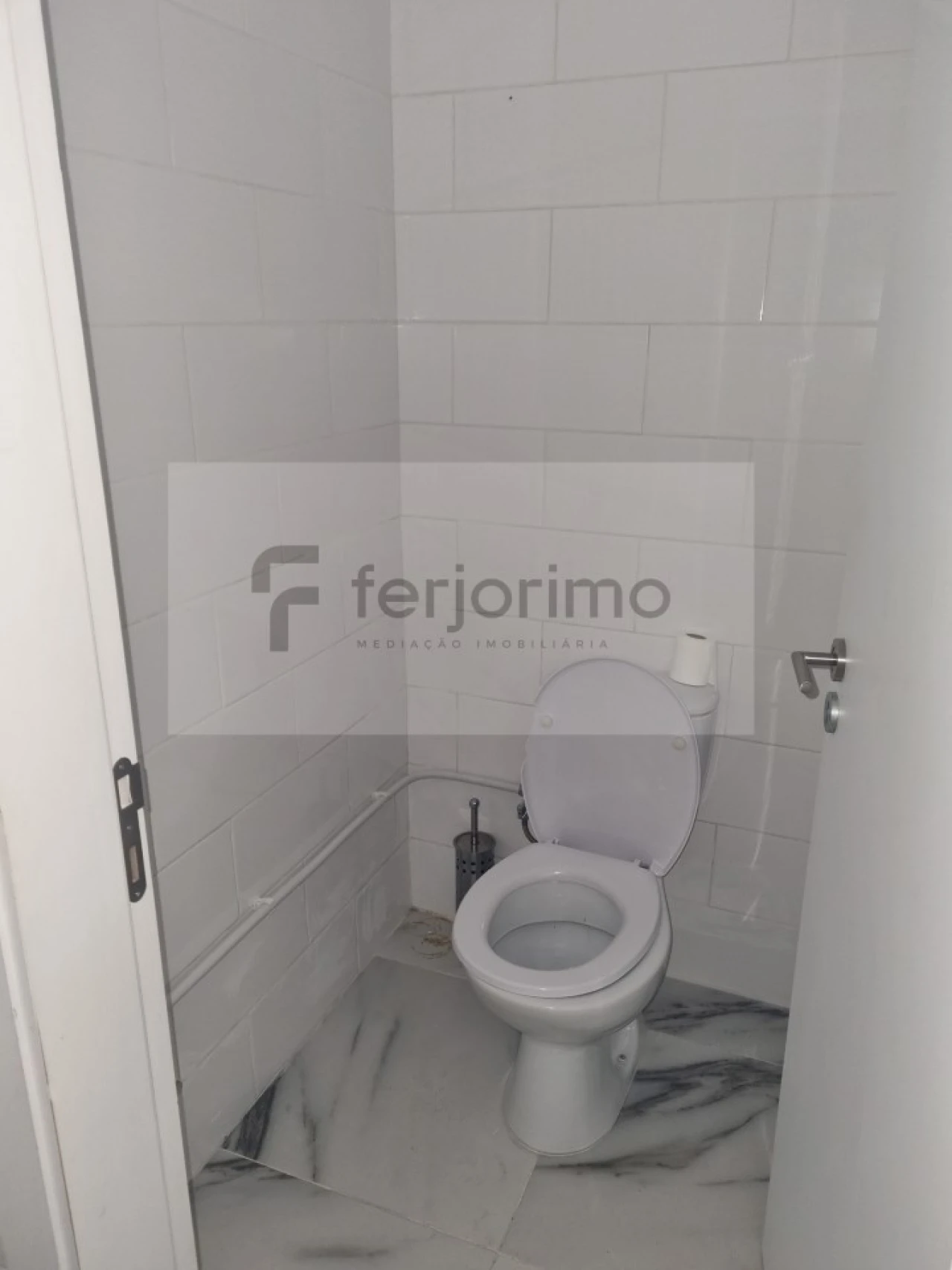 Loja para Arrendamento em Azurem Foto 10