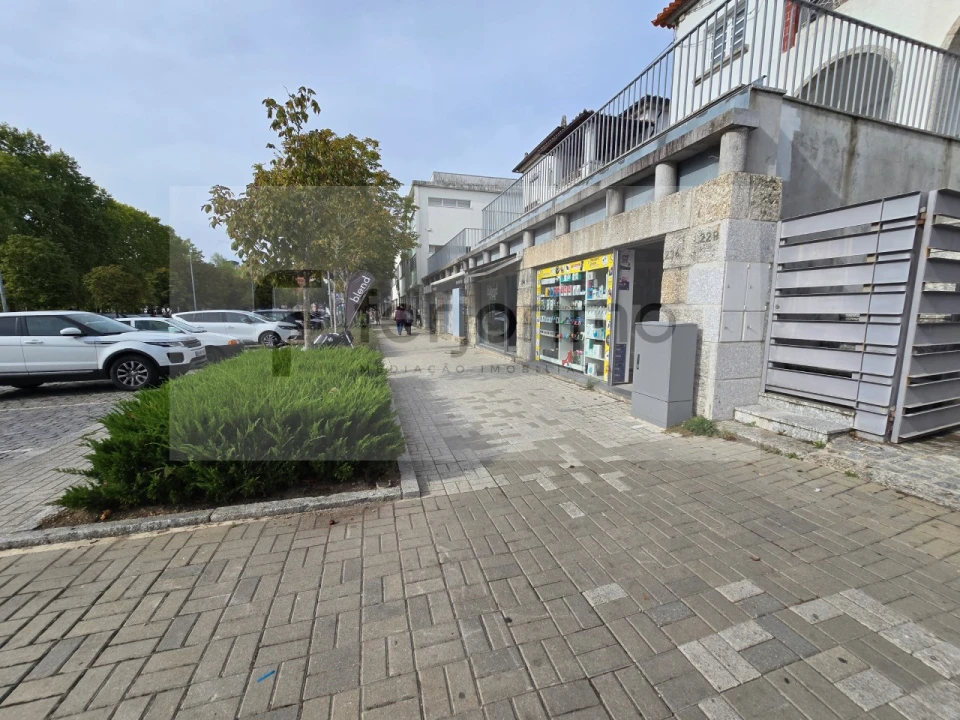Loja para Arrendamento em Oliveira, São Paio e São Sebastião Foto 2