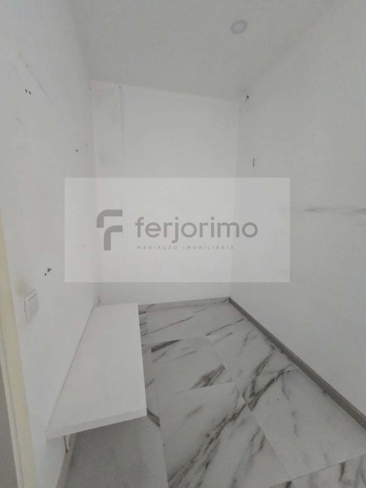 Loja para Arrendamento em Oliveira, São Paio e São Sebastião Foto 8