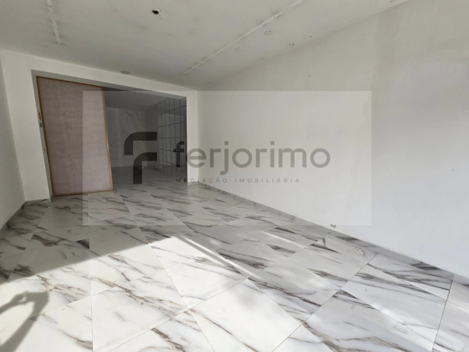 Loja para Arrendamento em Oliveira, São Paio e São Sebastião Foto 12
