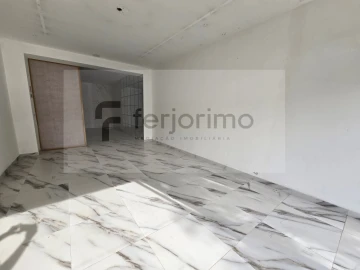 Loja para Arrendamento em Oliveira, São Paio e São Sebastião