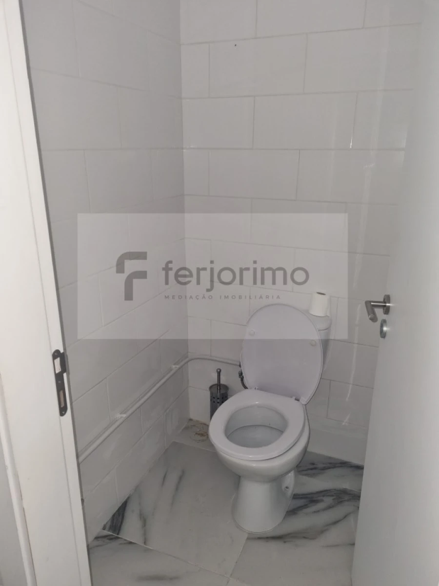 Loja para Arrendamento em Azurem Foto 10