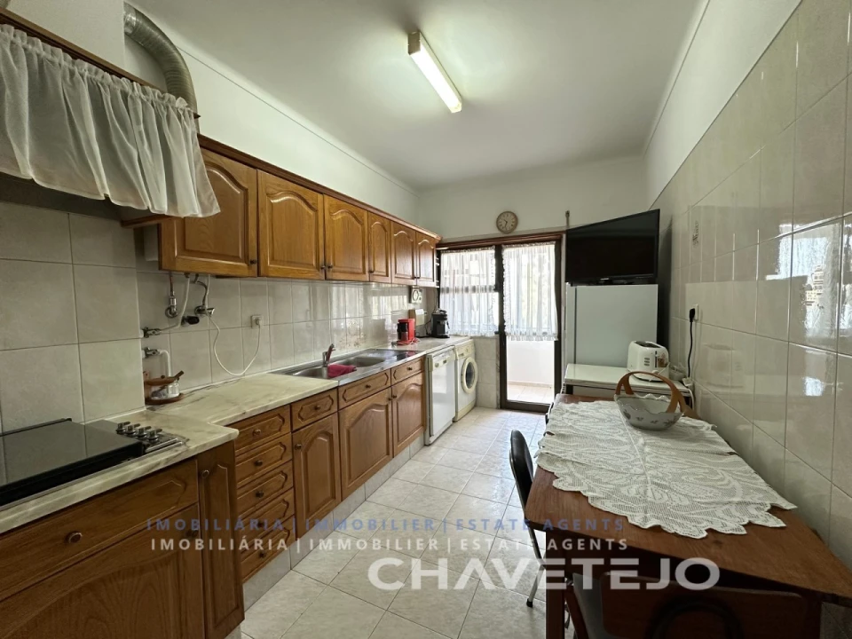 Apartamento T3 para Venda em São João Baptista e Santa Maria dos Olivais Foto 1