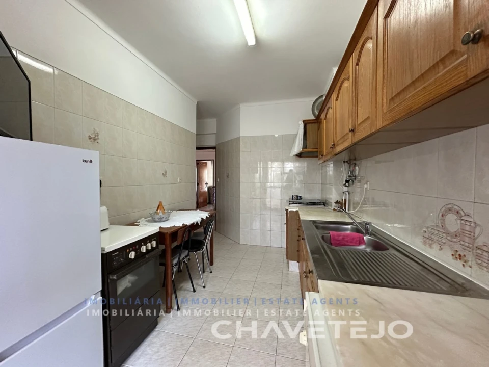 Apartamento T3 para Venda em São João Baptista e Santa Maria dos Olivais Foto 2