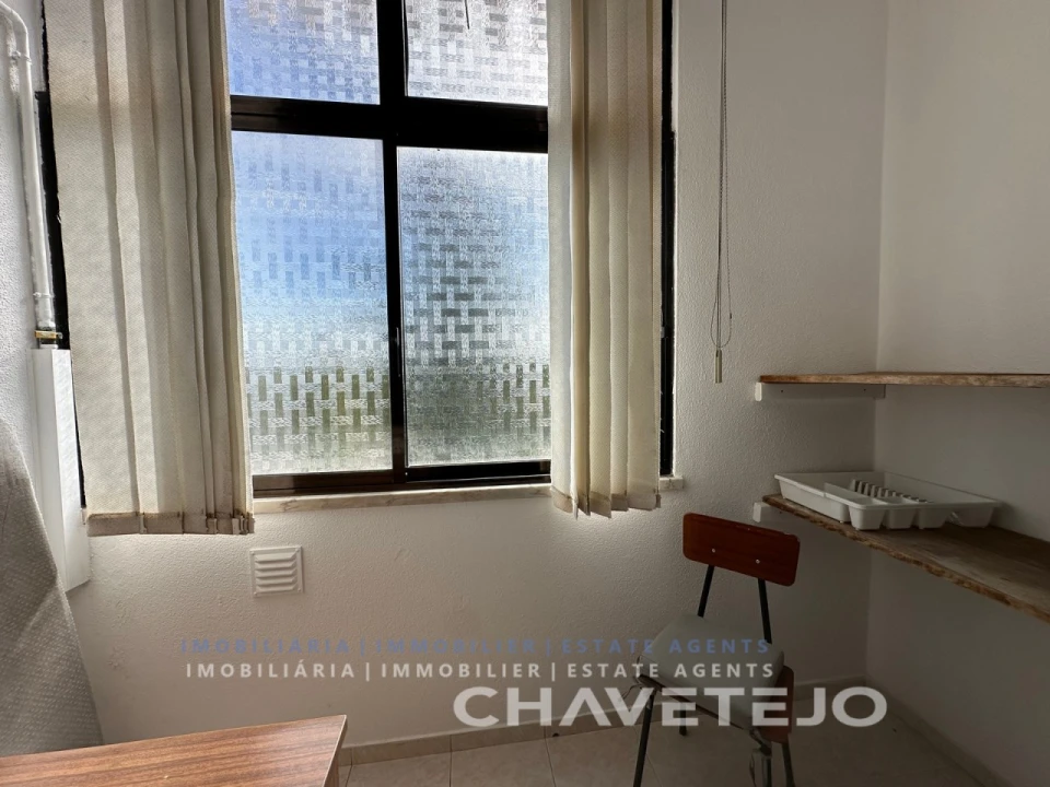 Apartamento T3 para Venda em São João Baptista e Santa Maria dos Olivais Foto 4