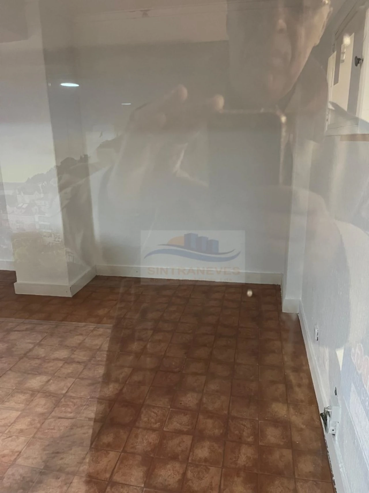 Loja para Venda em Pontinha e Famões Foto 6