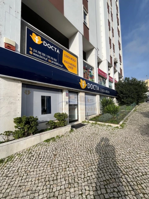 Loja para Venda em Pontinha e Famões