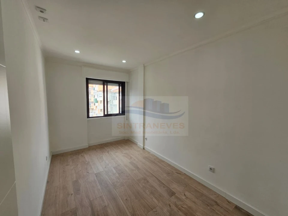 Apartamento T3 para Venda em Odivelas Foto 9