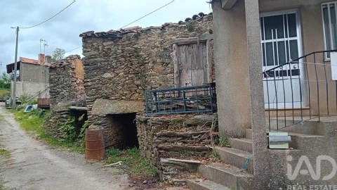 Moradia T1 para Venda em Vale da Madre