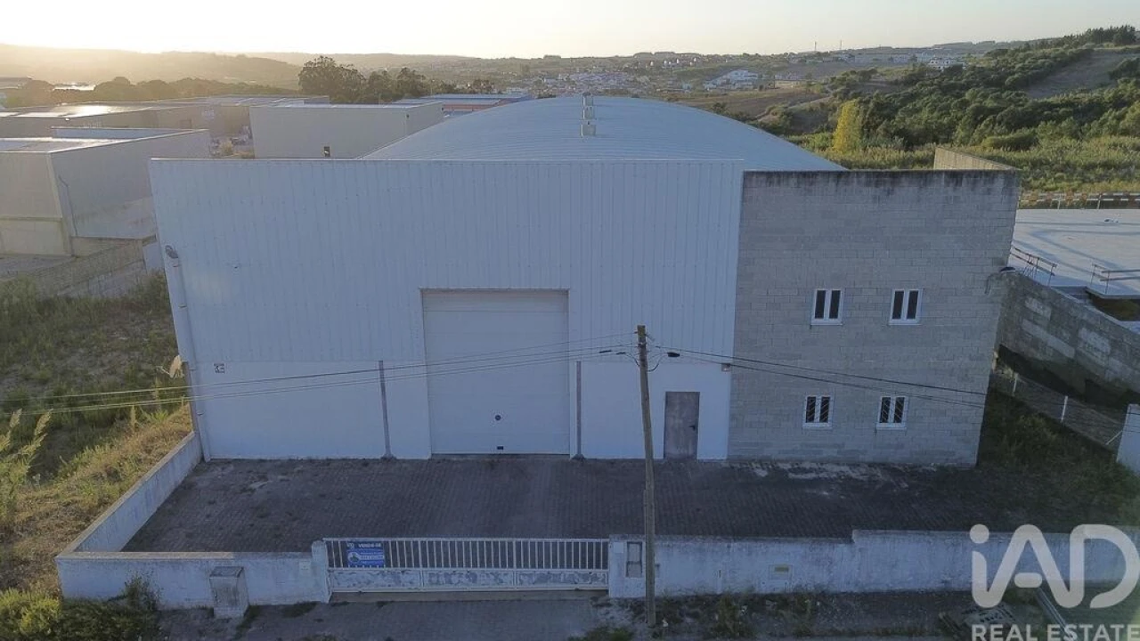 Armazém para Venda em Miragaia e Marteleira Foto 2