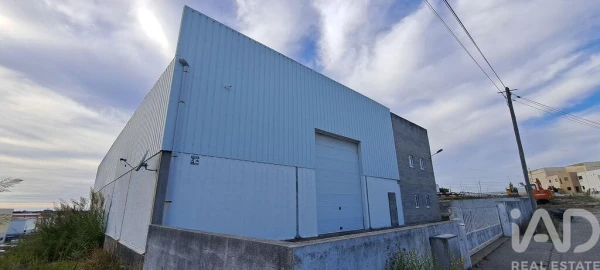Armazém para Venda em Miragaia e Marteleira