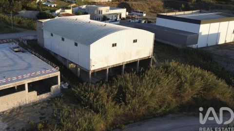 Armazém para Venda em Miragaia e Marteleira