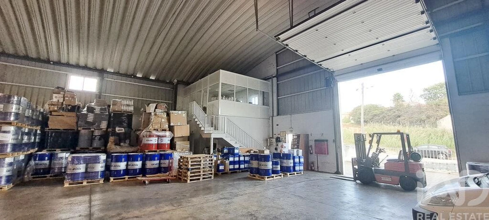 Armazém para Venda em Miragaia e Marteleira Foto 13