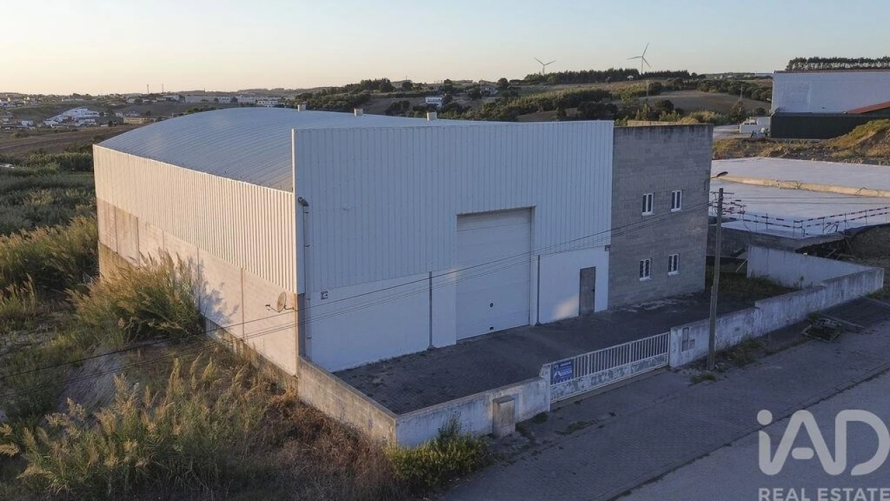 Armazém para Venda em Miragaia e Marteleira Foto 1