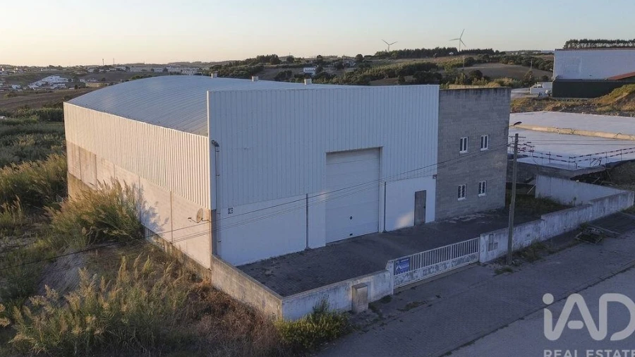 Armazém para Venda em Miragaia e Marteleira