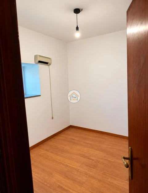 Moradia T2 para Venda em Três Povos