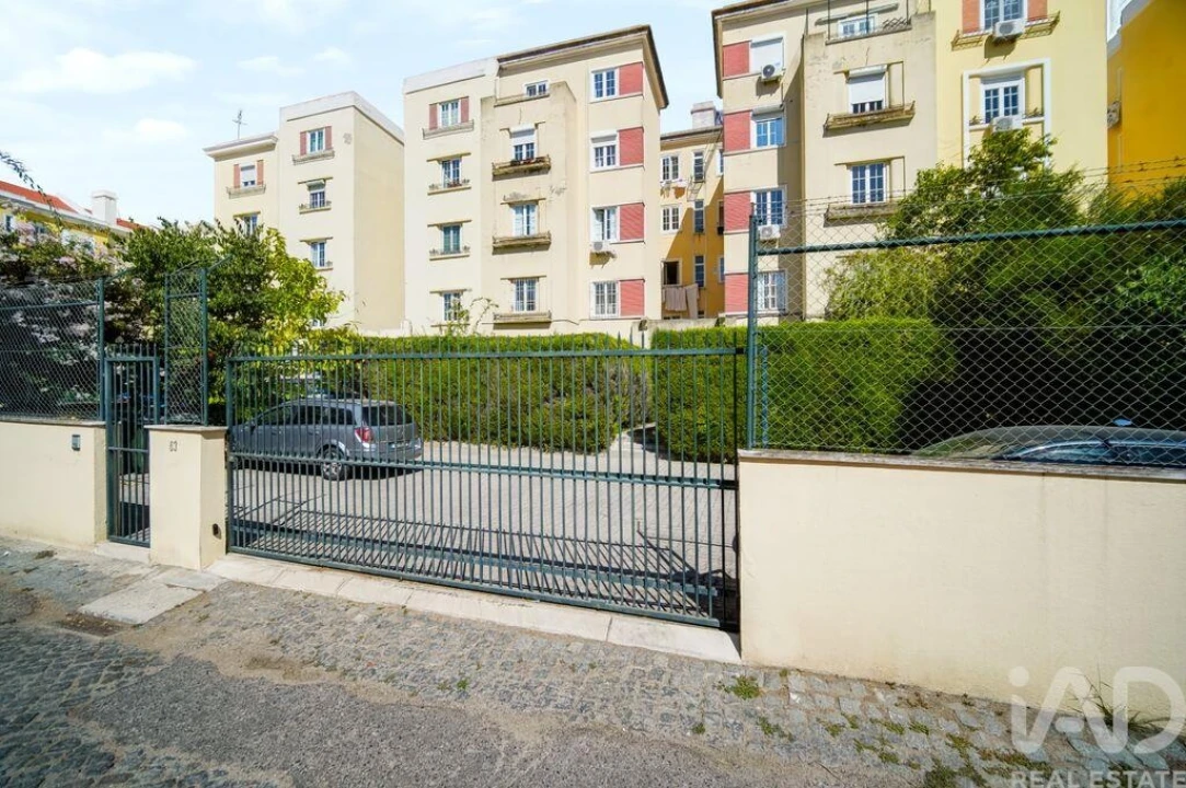 Apartamento T1 para Arrendamento em Campo de Ourique Foto 4