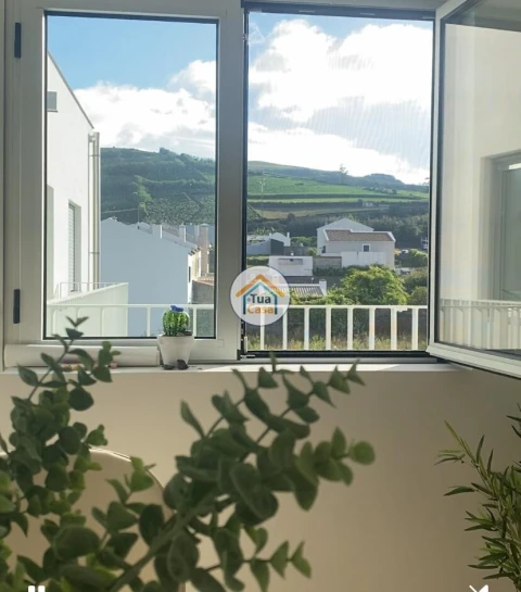 Apartamento T2 para Arrendamento em Lagoa (Santa Cruz)