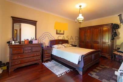 Moradia T5 para Venda em Mentrestido