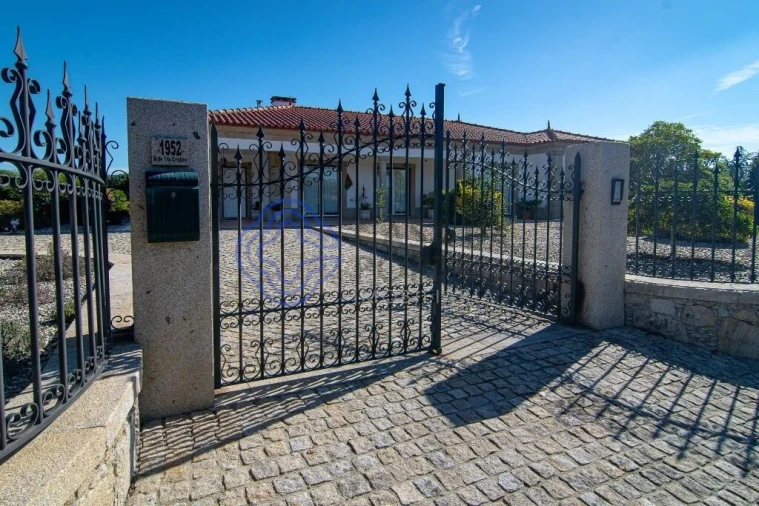 Moradia T5 para Venda em Mentrestido Foto 13
