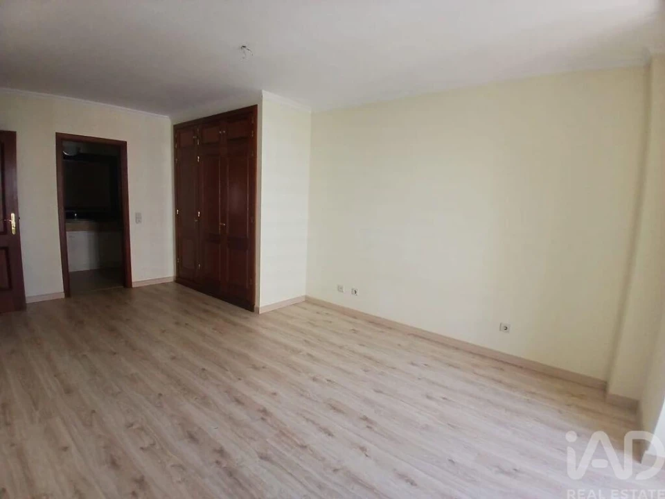 Apartamento T4 para Arrendamento em Faro (Sé e São Pedro) Foto 14