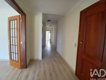 Apartamento T4 para Arrendamento em Faro (Sé e São Pedro)