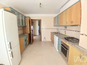 Apartamento T4 para Arrendamento em Faro (Sé e São Pedro)