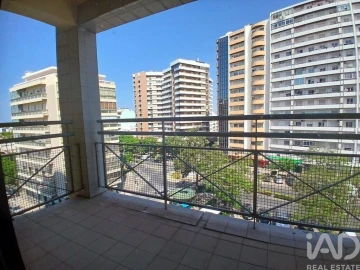 Apartamento T4 para Arrendamento em Faro (Sé e São Pedro)