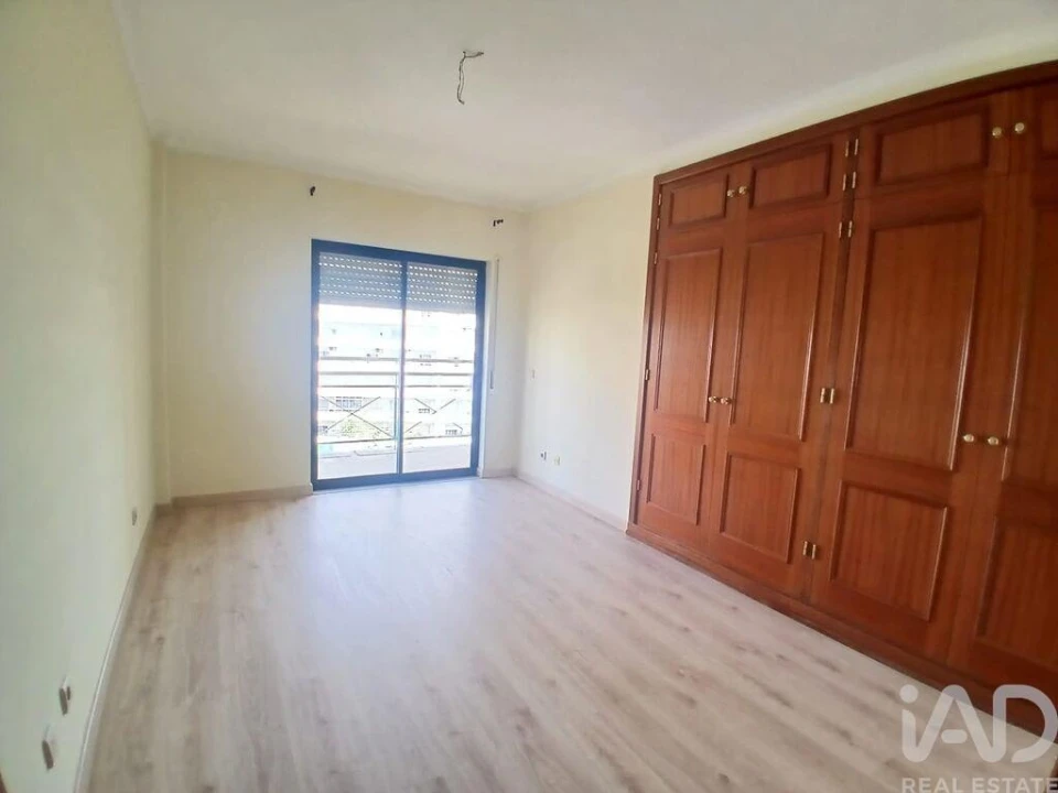 Apartamento T4 para Arrendamento em Faro (Sé e São Pedro) Foto 12