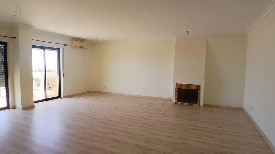 Apartamento T4 para Arrendamento em Faro (Sé e São Pedro)