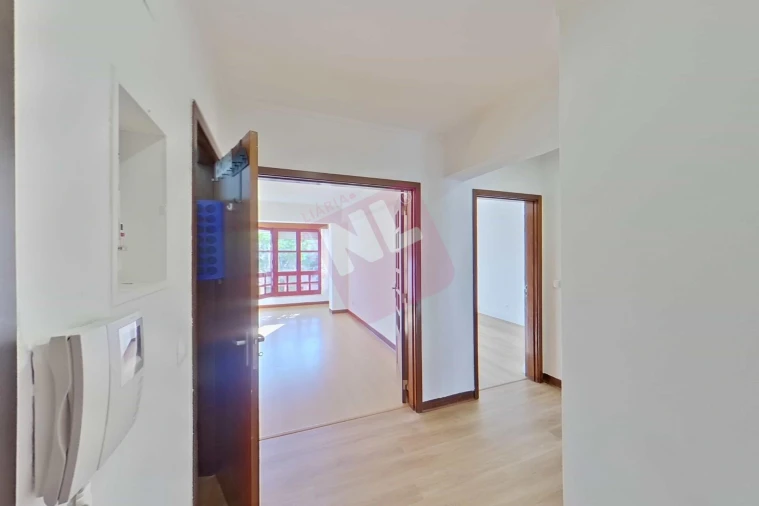Apartamento T2 para Arrendamento em Lumiar Foto 4