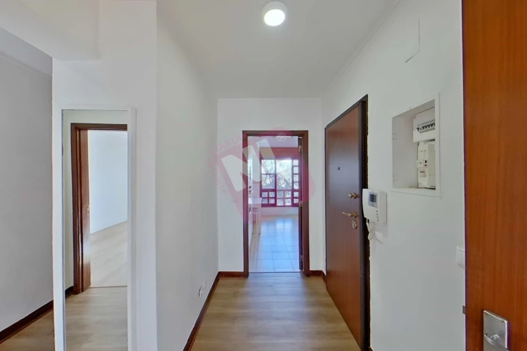Apartamento T2 para Arrendamento em Lumiar Foto 5