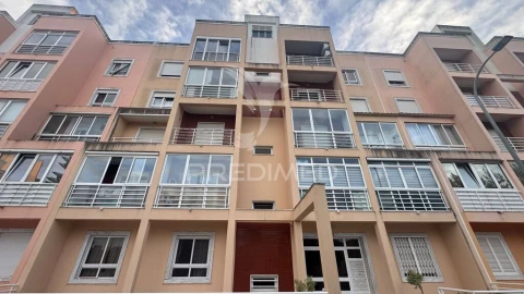 Apartamento T2 para Venda em Agualva e Mira-Sintra