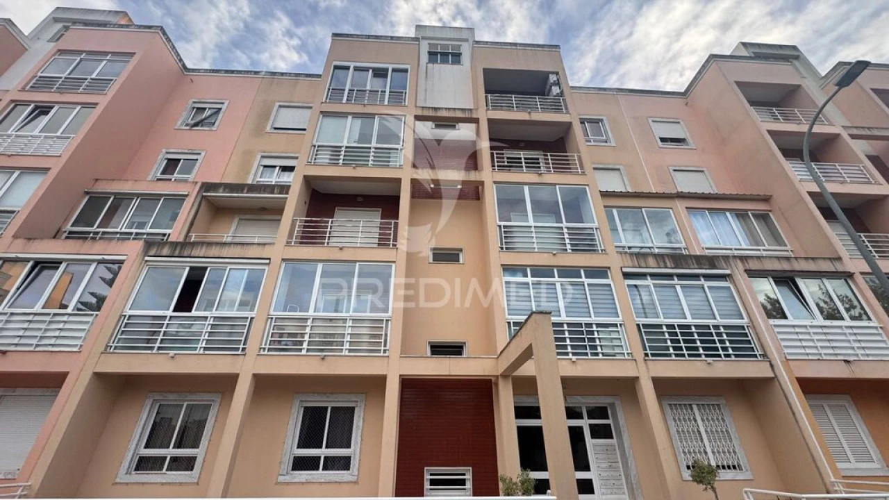 Apartamento T2 para Venda em Agualva e Mira-Sintra Foto 17