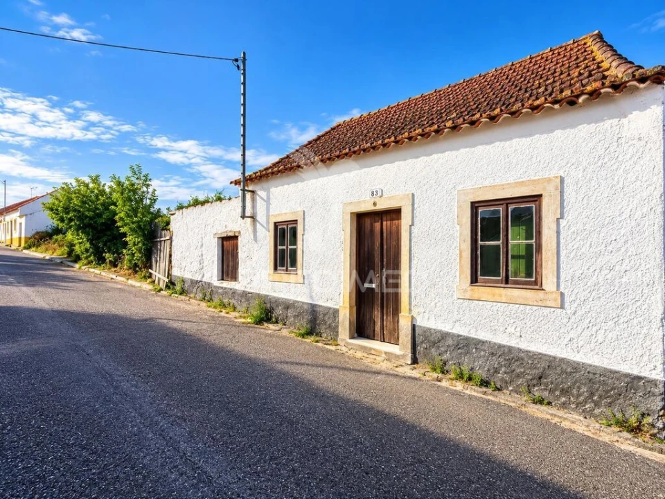 Moradia T2 para Venda em Arneiro das Milhariças Foto 1