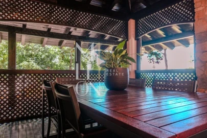 Moradia T10 para Venda em Carcavelos e Parede